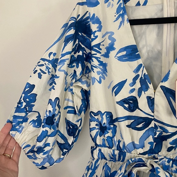 Figue NWT Blue and white Floral Joyce Top Vneck Bubble sleeve size 2 $348 - Picture 4 of 8